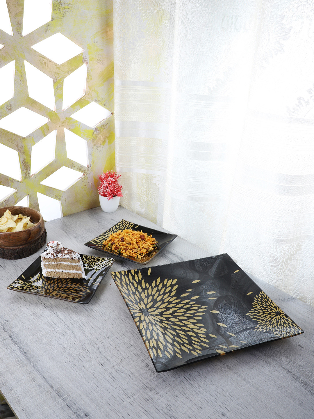 

ceradeco Set Of 7 Black & Gold-Toned Printed Small Plates With Serving Plate