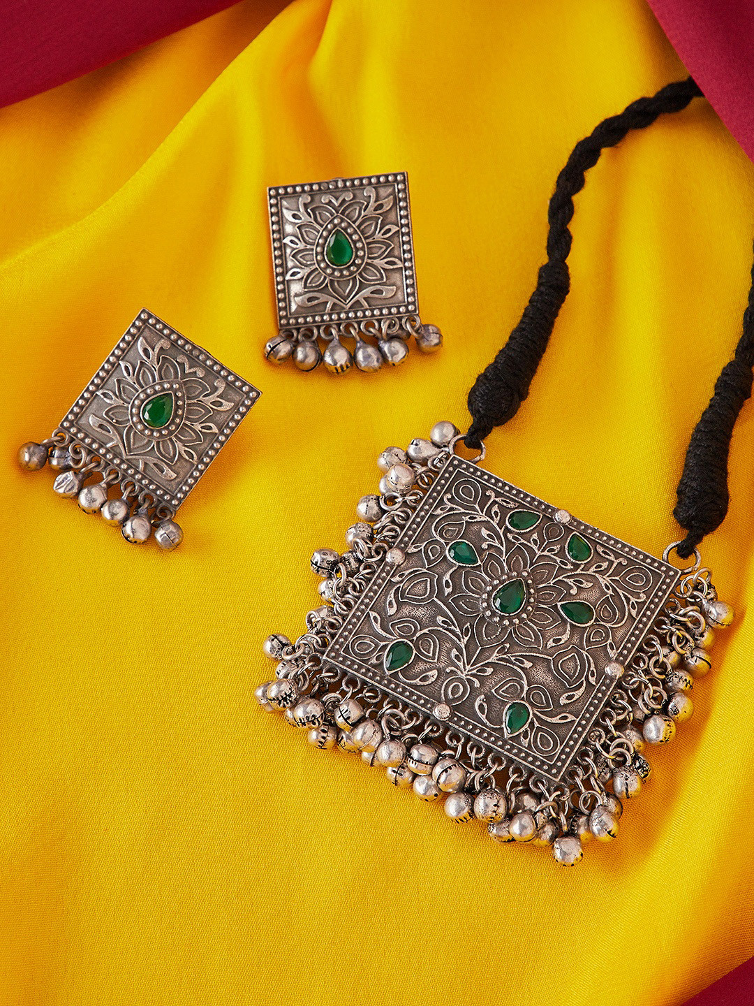 

GloBox By ZeroKaata Oxidised Silver-Plated Green & Black Stone-Studded Handcrafted Jewellery Set