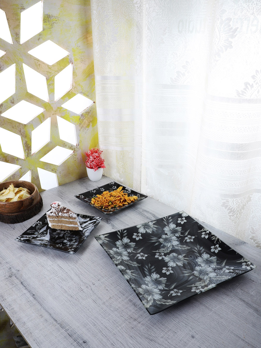 

ceradeco Black & White Printed 7 Pieces Small Plates With Serving Tray