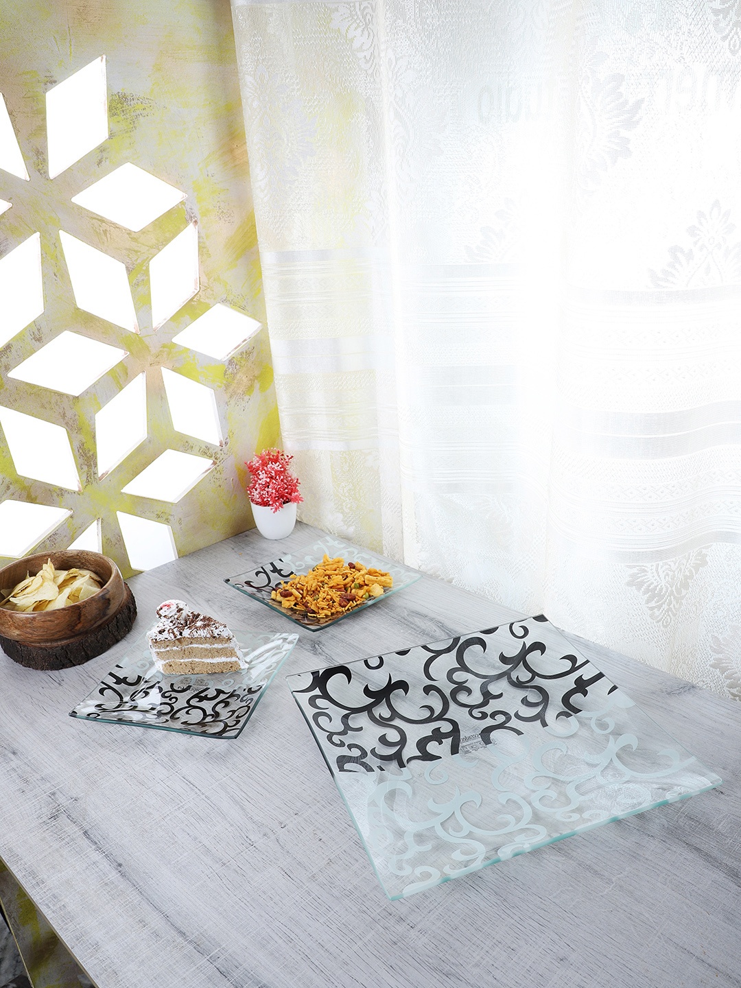 

ceradeco Transparent & Black Printed 7 Pieces Small Plates With Serving Tray