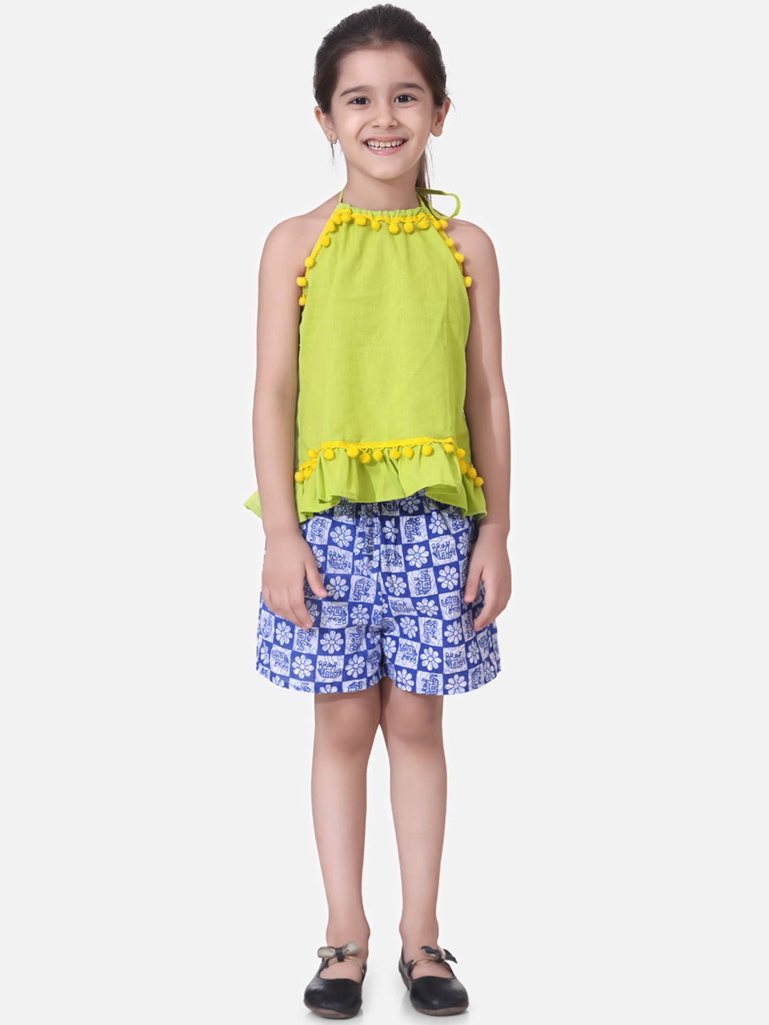 

BownBee Girls Green Solid Top with Shorts