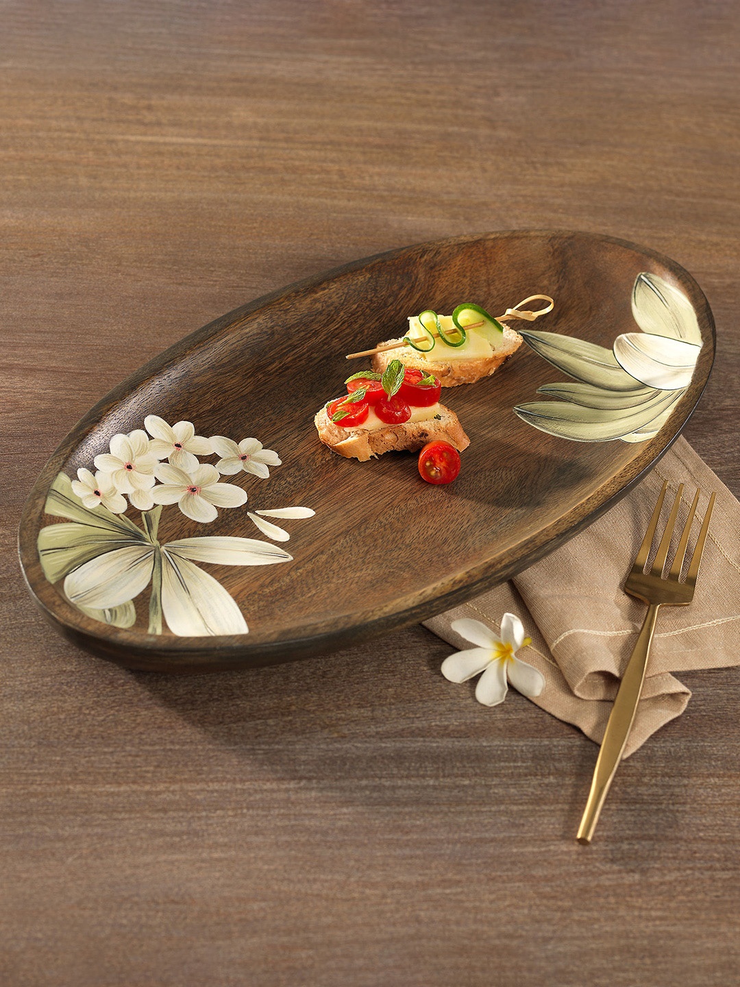 

ellementry Brown Large Frangipani Oval Wooden Platter