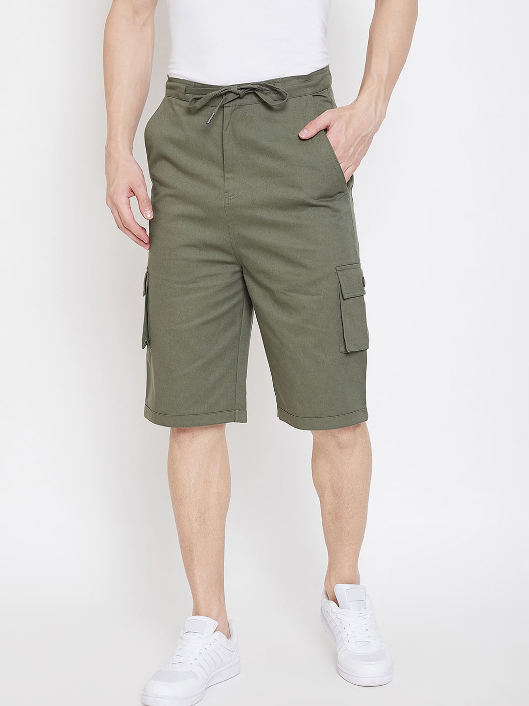 

Hypernation Men Olive Green Solid Cargo Shorts