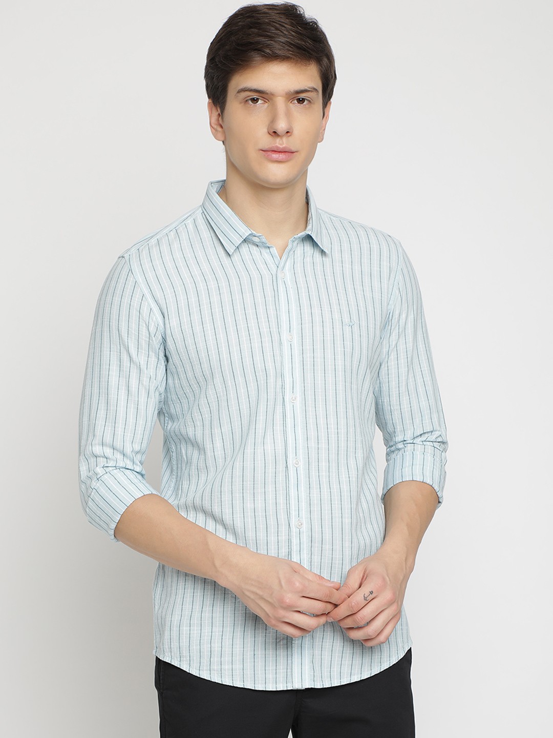 

Crocodile Men Blue & Off-White Slim Fit Striped Casual Shirt
