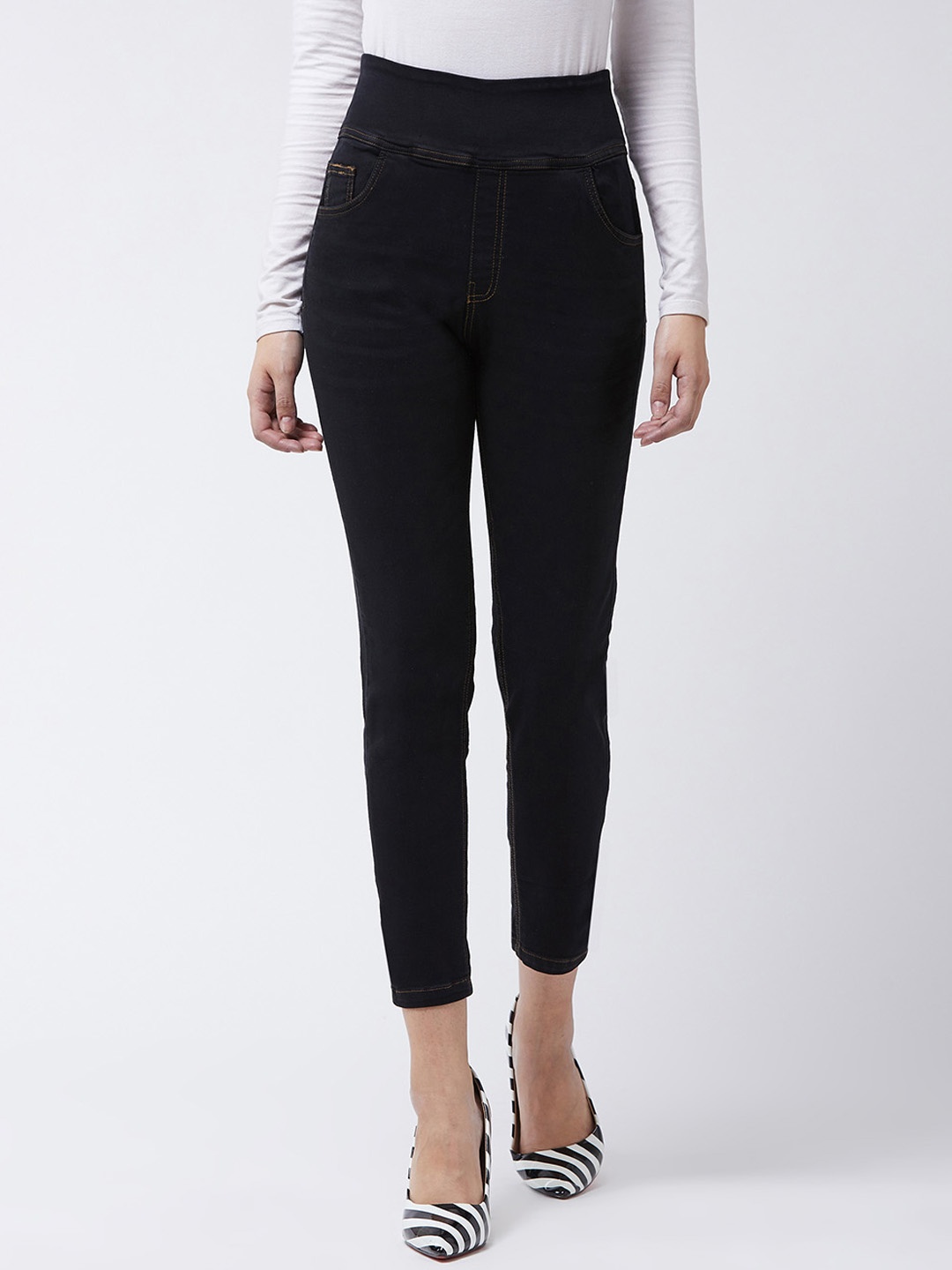 

Miss Chase Women Black Solid Skinny-Fit Jeggings