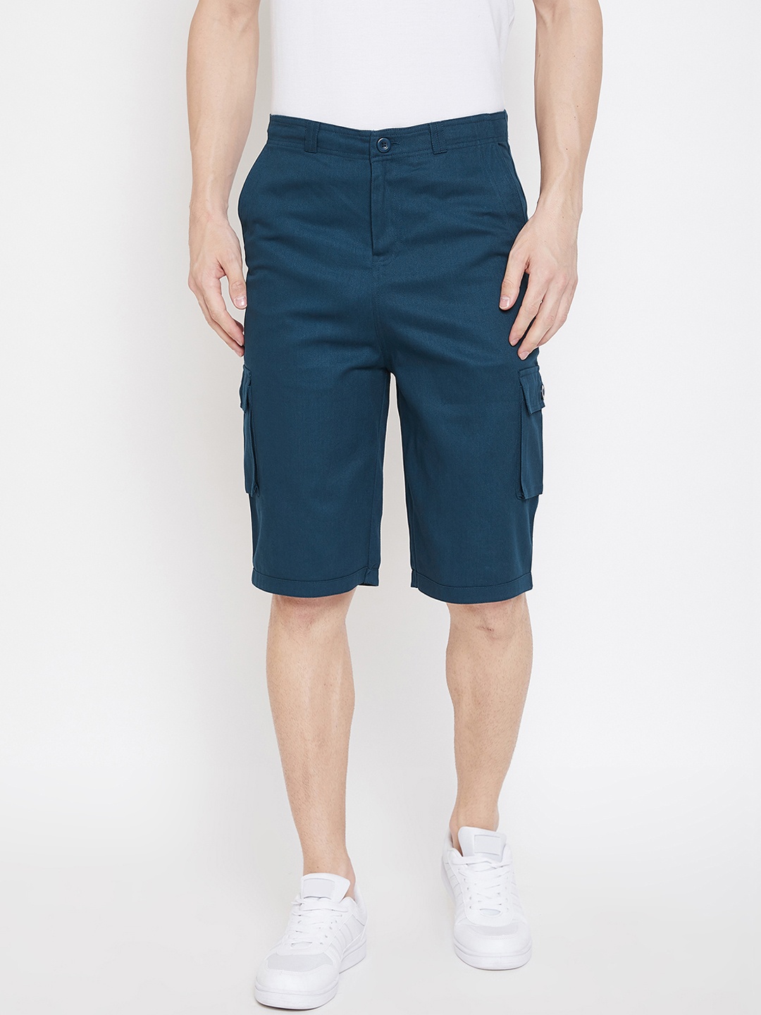 

Hypernation Men Teal Blue Solid Regular Fit Cargo Shorts