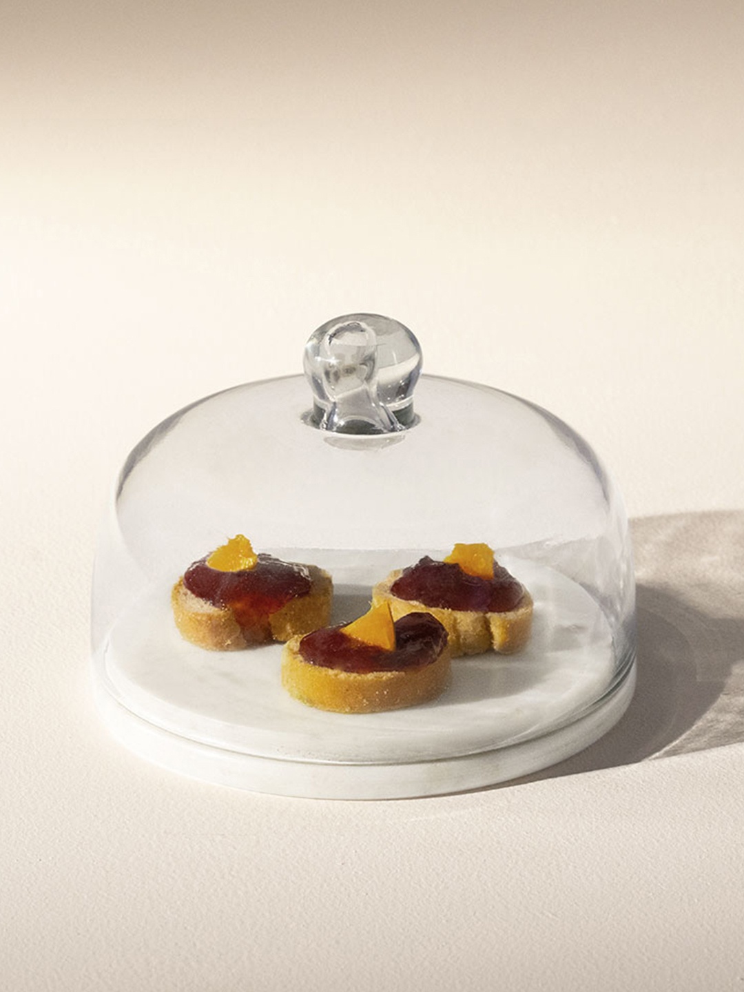 

ellementry Transparent & White Baker's Marble & Glass Cake Stand With Cloche