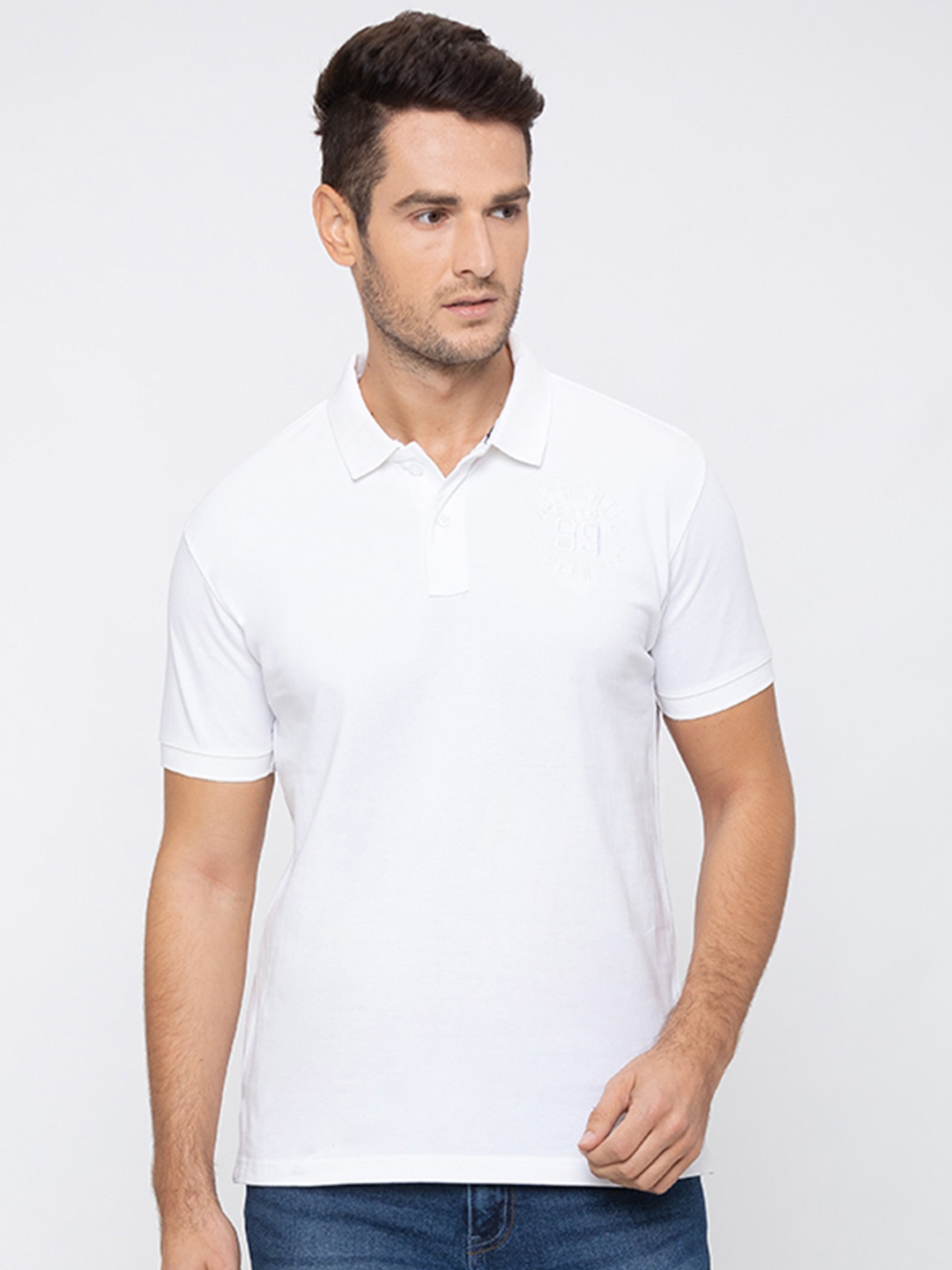 

Globus Men White Solid Polo Collar T-shirt