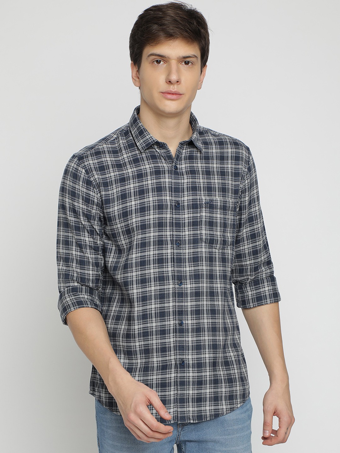 

Crocodile Men Blue & Beige Slim Fit Checked Casual Shirt