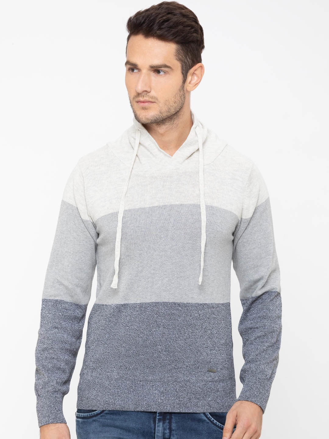 

Globus Men Grey Colourblocked Hood T-shirt