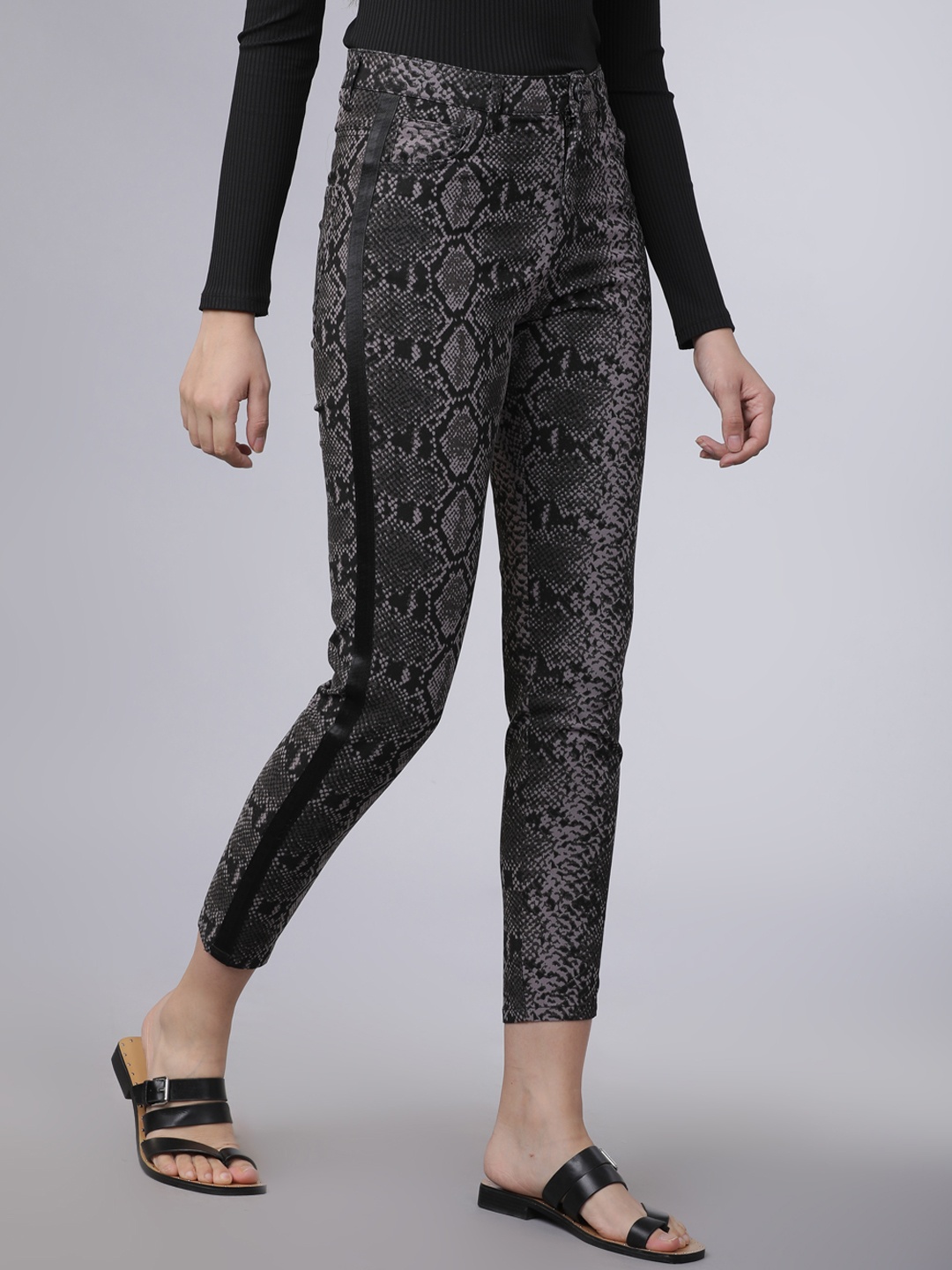 

Tokyo Talkies Women Black & Grey Skinny Fit Printed Regular Trousers