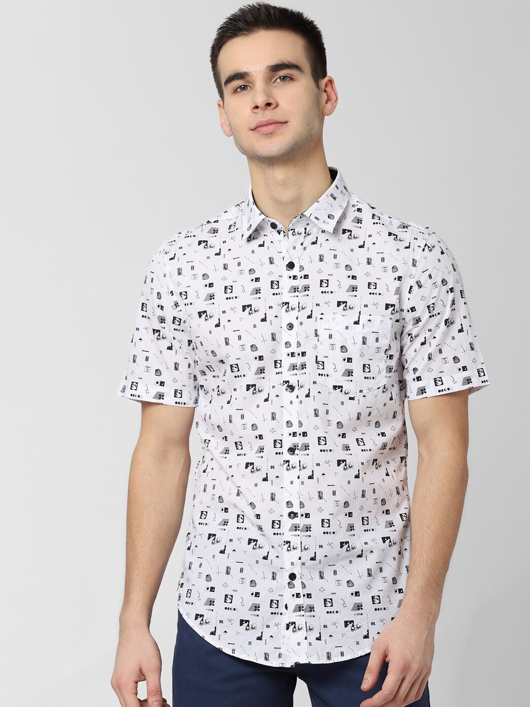 

Peter England Casuals Men White & Black Slim Fit Printed Casual Shirt