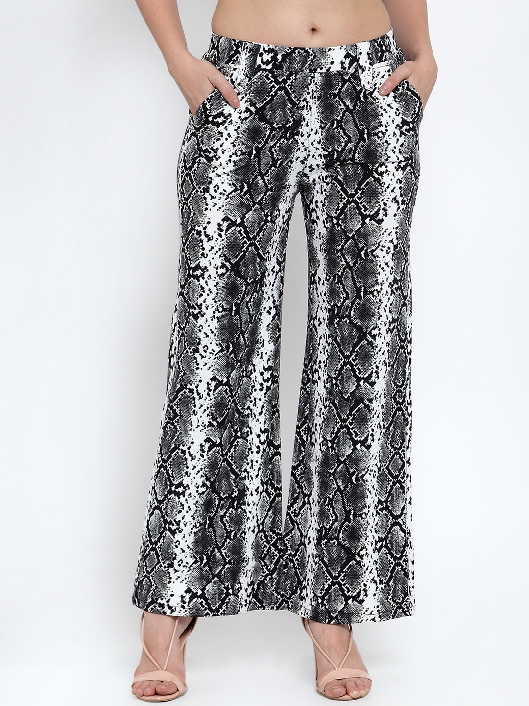 

Westwood Women Grey & Black Relaxed Loose Fit Printed Parallel Trousers
