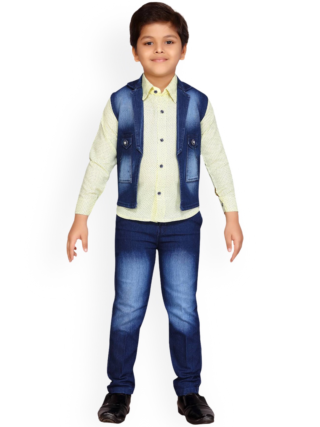 

Aj DEZInES Boys Yellow & Navy Blue Printed Shirt with Trousers & Waistcoat