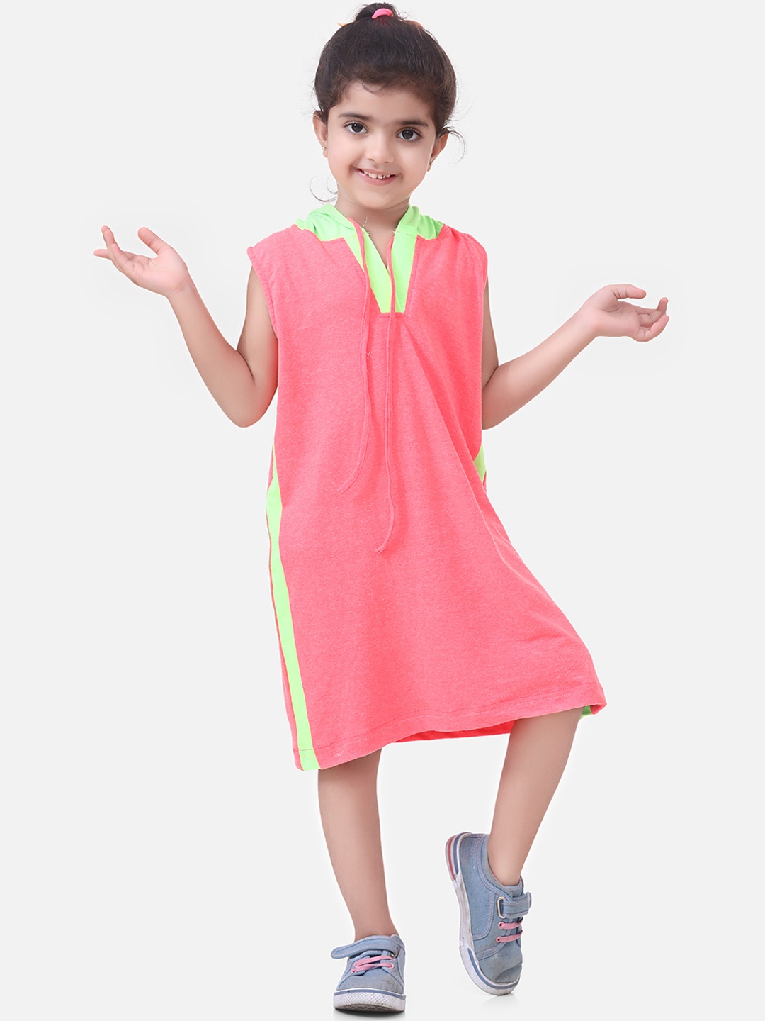 

LilPicks Girls Pink & Fluorescent Green Solid T-shirt Dress