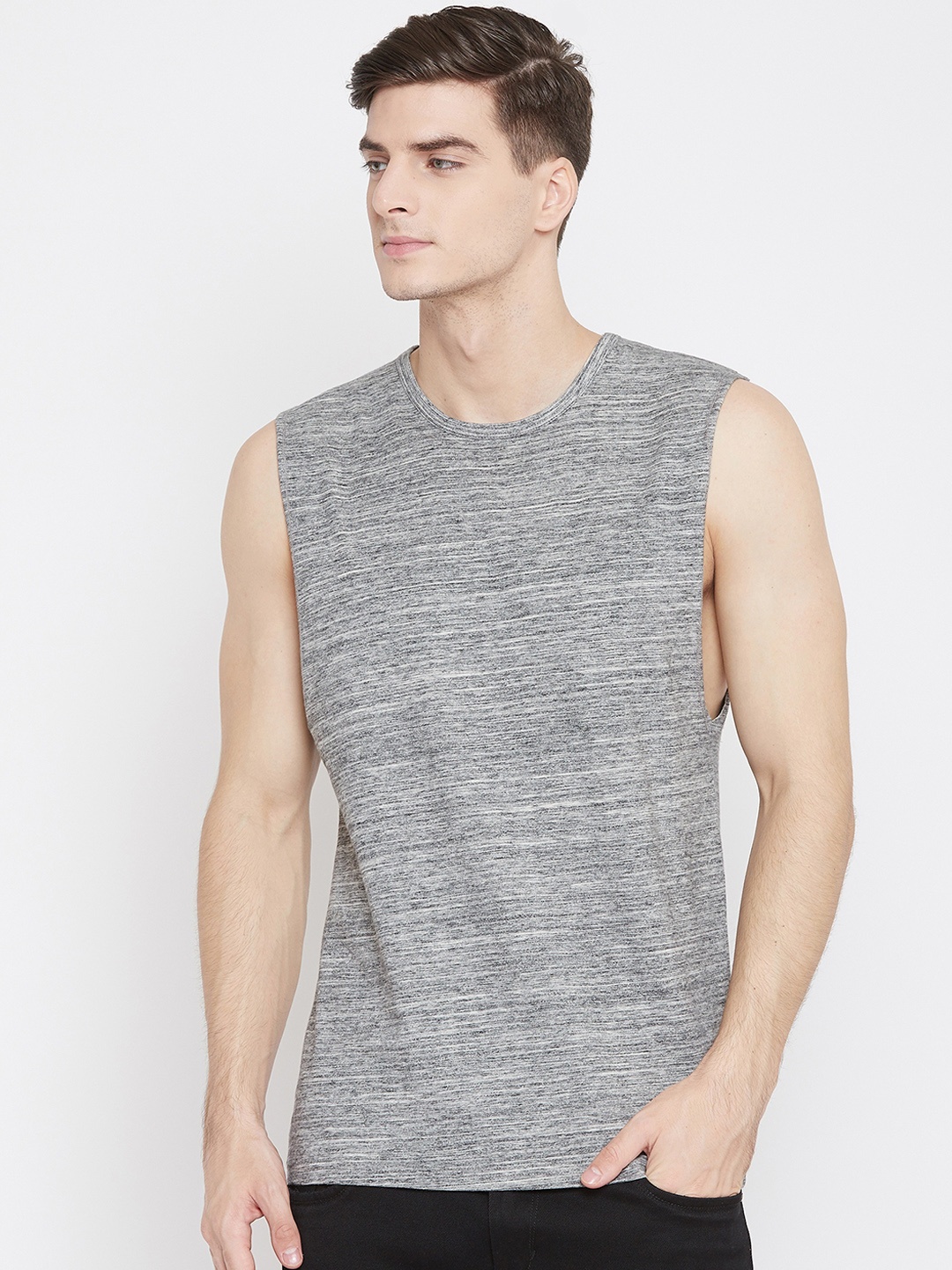 

Hypernation Men Grey Solid Round Neck Pure Cotton T-shirt