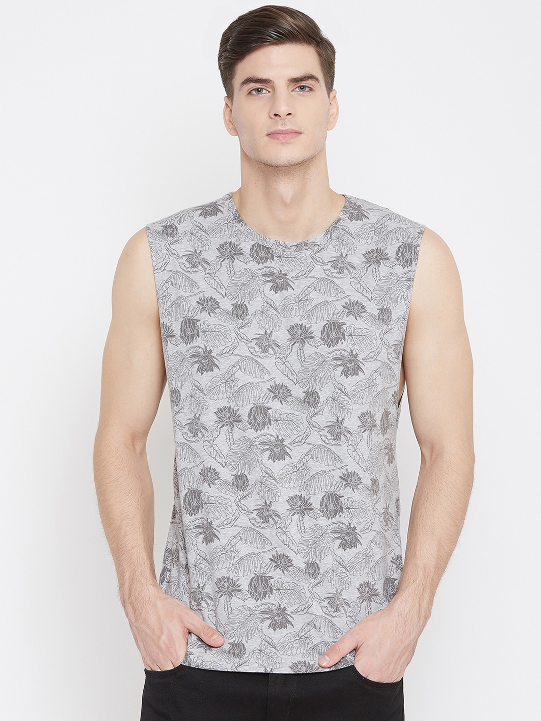 

Hypernation Men Grey Printed Round Neck Pure Cotton T-shirt