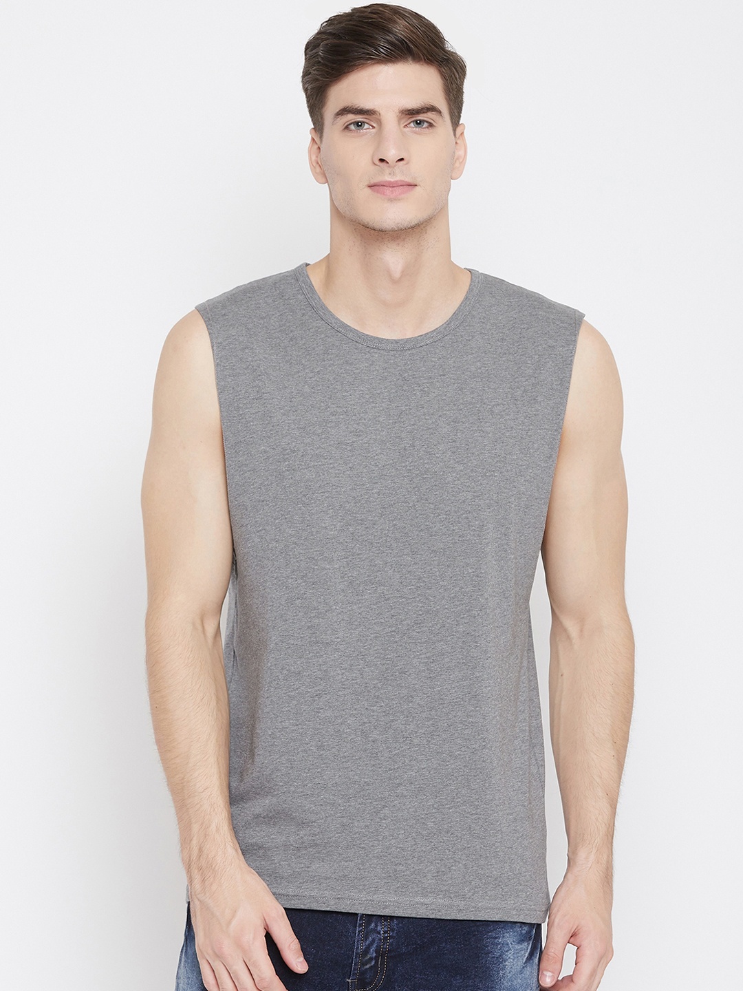 

Hypernation Men Grey Solid Round Neck T-shirt