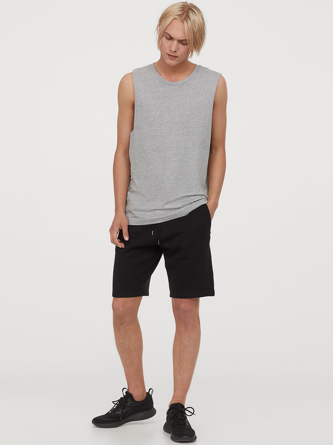 

H&M Men Black Sweatshirt Shorts Regular Fit