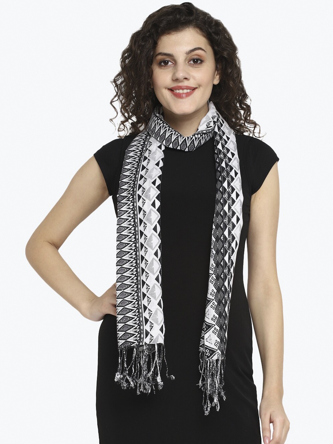 

Aditi Wasan Women Black & White Printed Stole