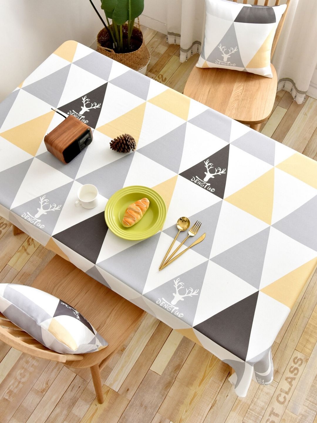 

MODERN HOMES White & Grey Geometric Printed Rectangular Table Cover