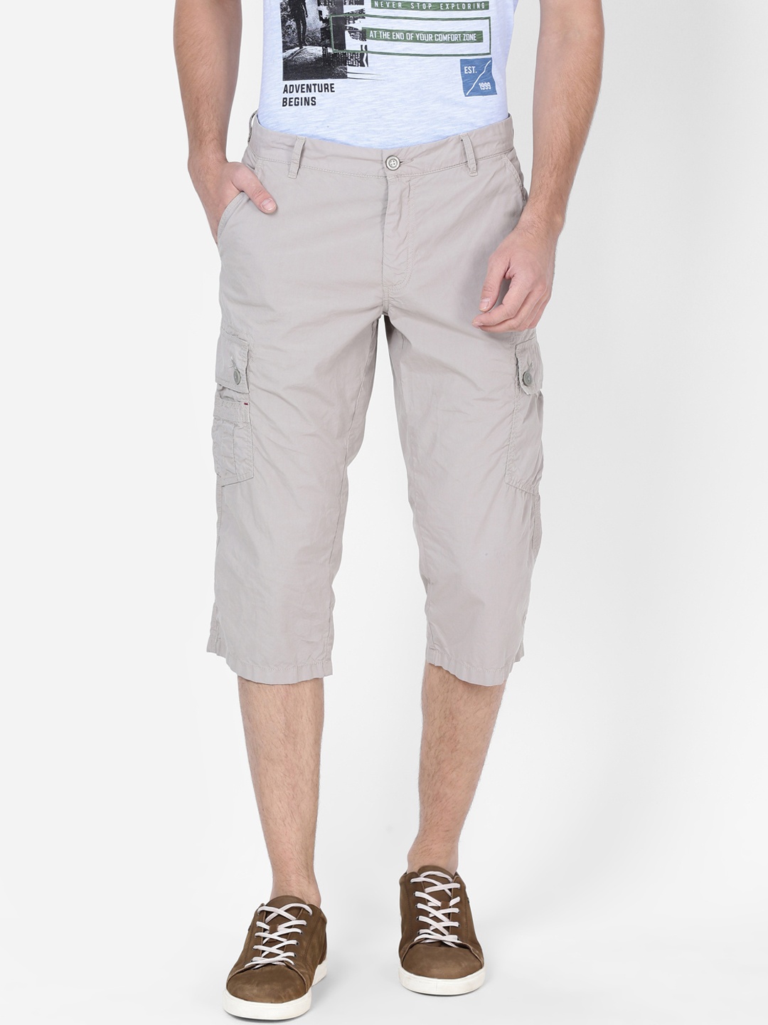 

t-base Men Beige Solid Three-Fourth Cargo Shorts