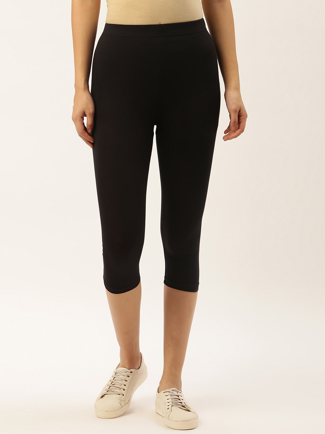 

Leading Lady Women Black Solid Regular Fit Capris