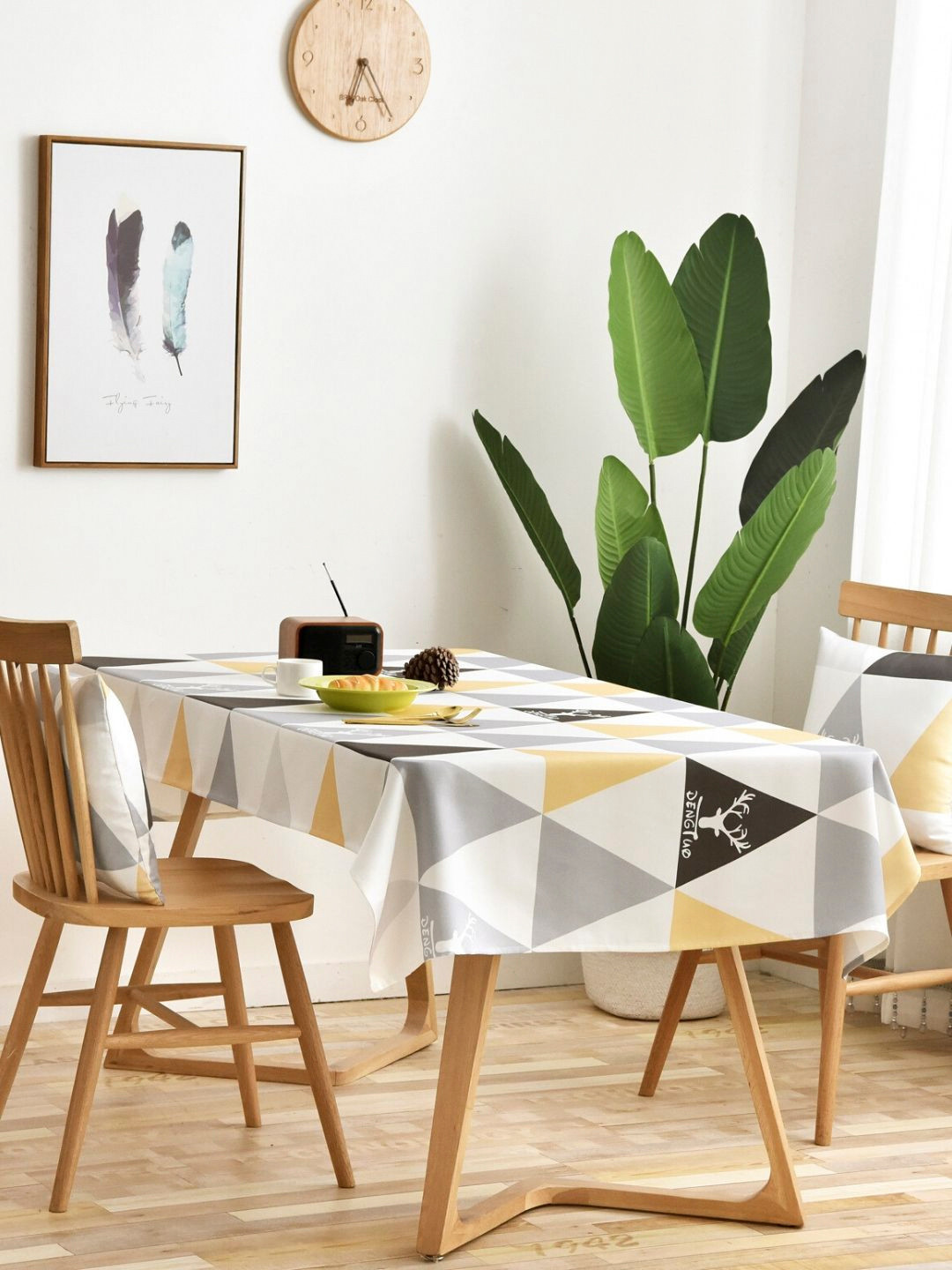 

MODERN HOMES White & Yellow Geometric Printed 6-8 Seater Rectangular Table Cover