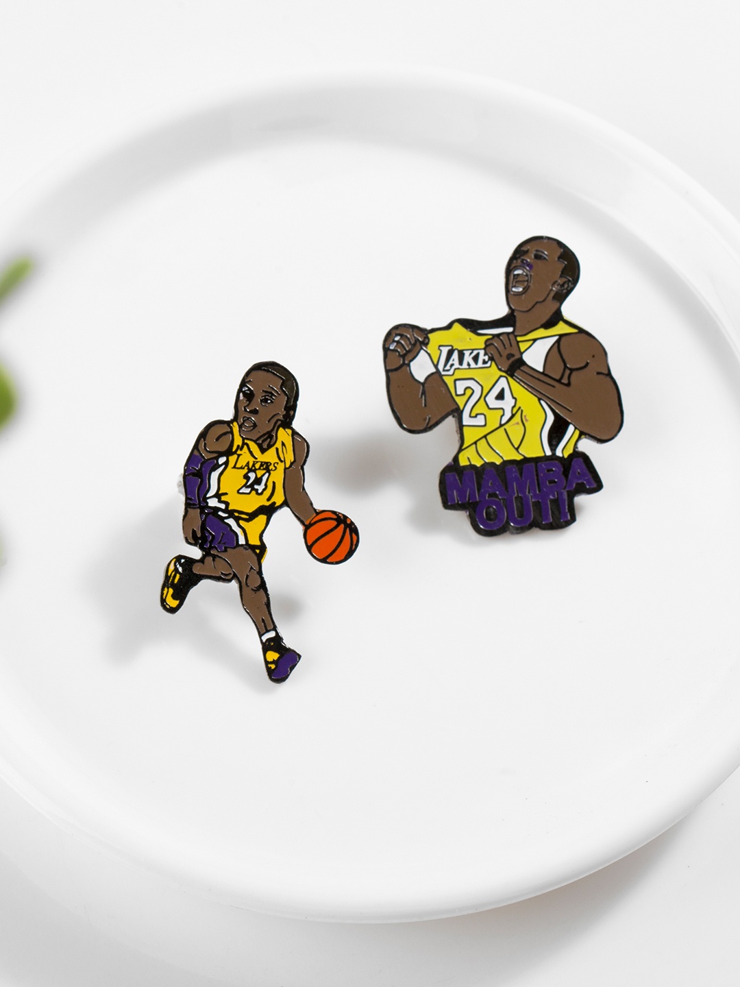 

Bigsmall Unisex Set Of 2 Brown & Yellow Kobe Bryant Lapel Pins