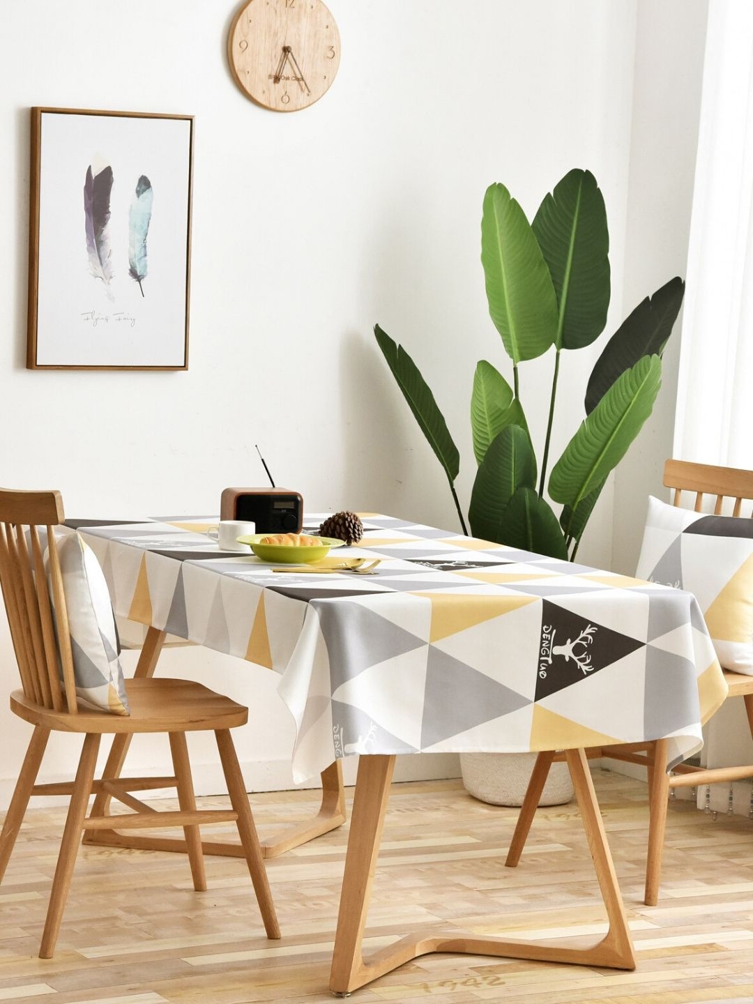 

MODERN HOMES White & Grey Geometric Rectangular Table Cover