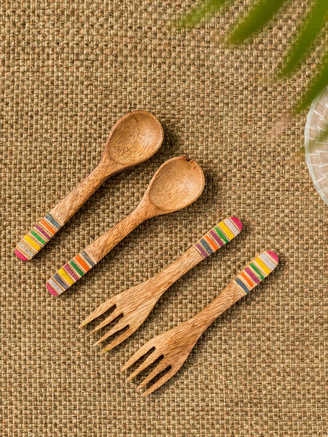 

ExclusiveLane Set of 4 Brown Mango Wood Hand-painted Spoon & Fork