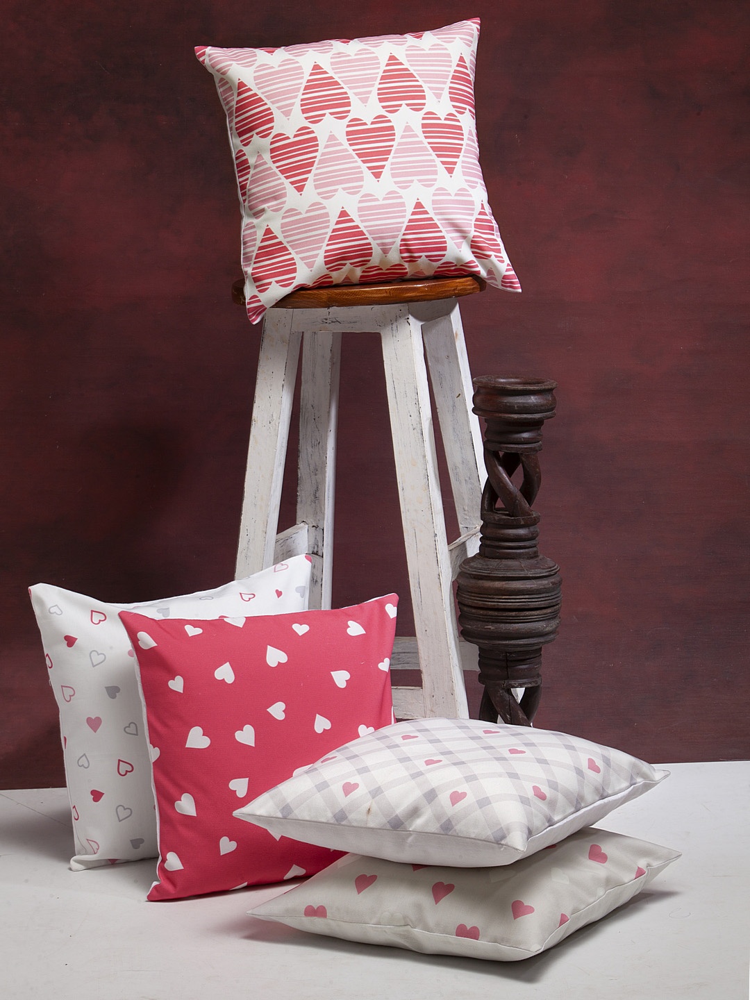

Alina decor Pink & White Set of 5 Printed Square Cushion Covers