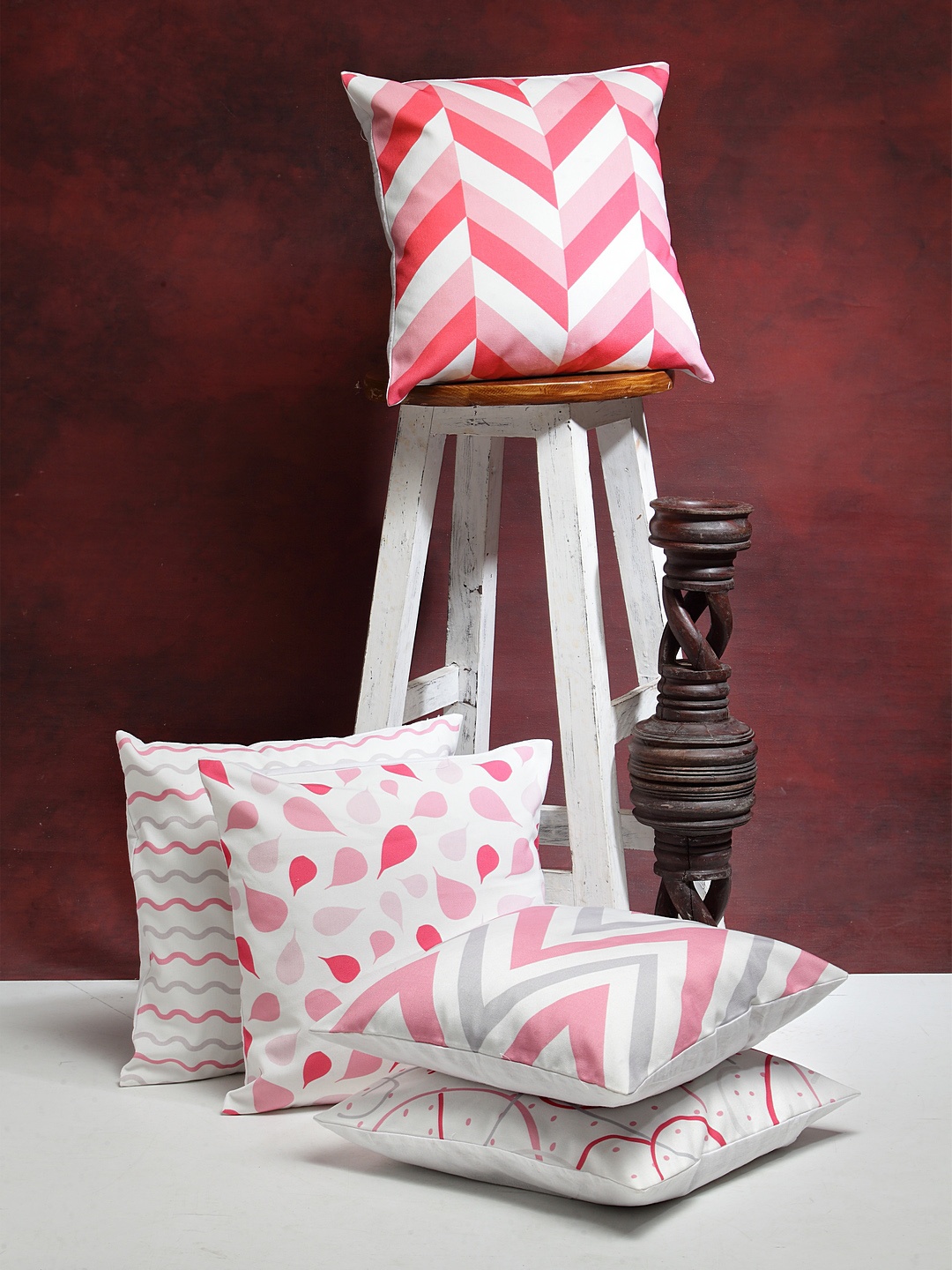 

Alina decor Pink & White Set of 5 Geometric Square Cushion Covers