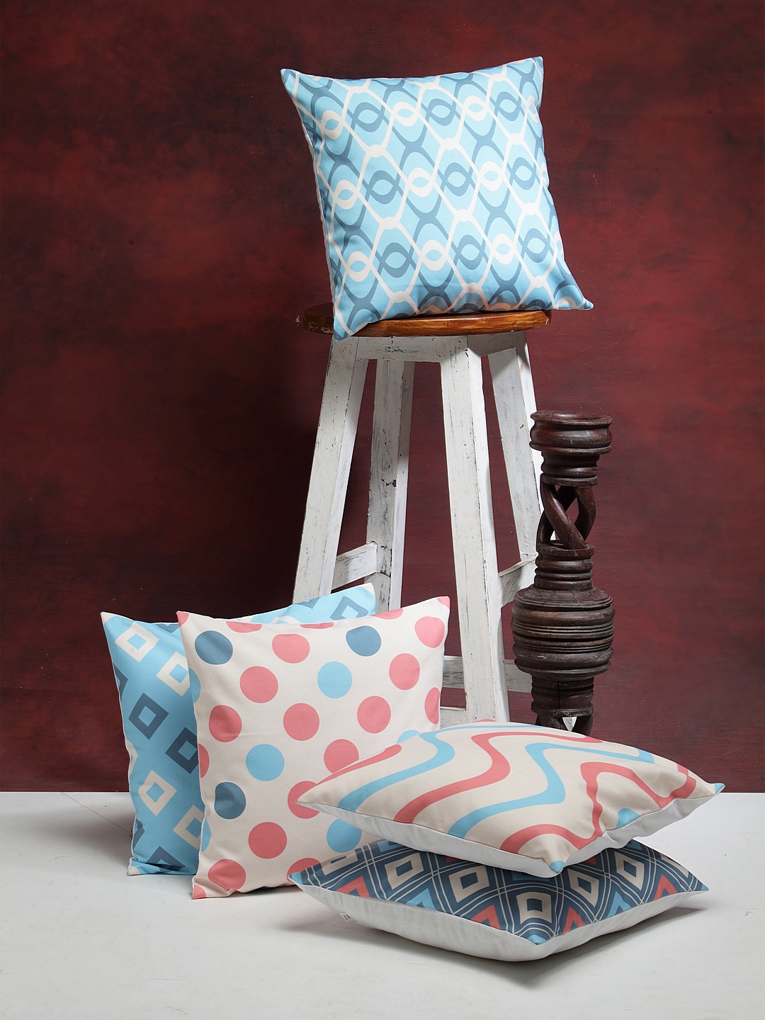 

Alina decor Blue & Pink Set of 5 Geometric Square Cushion Covers
