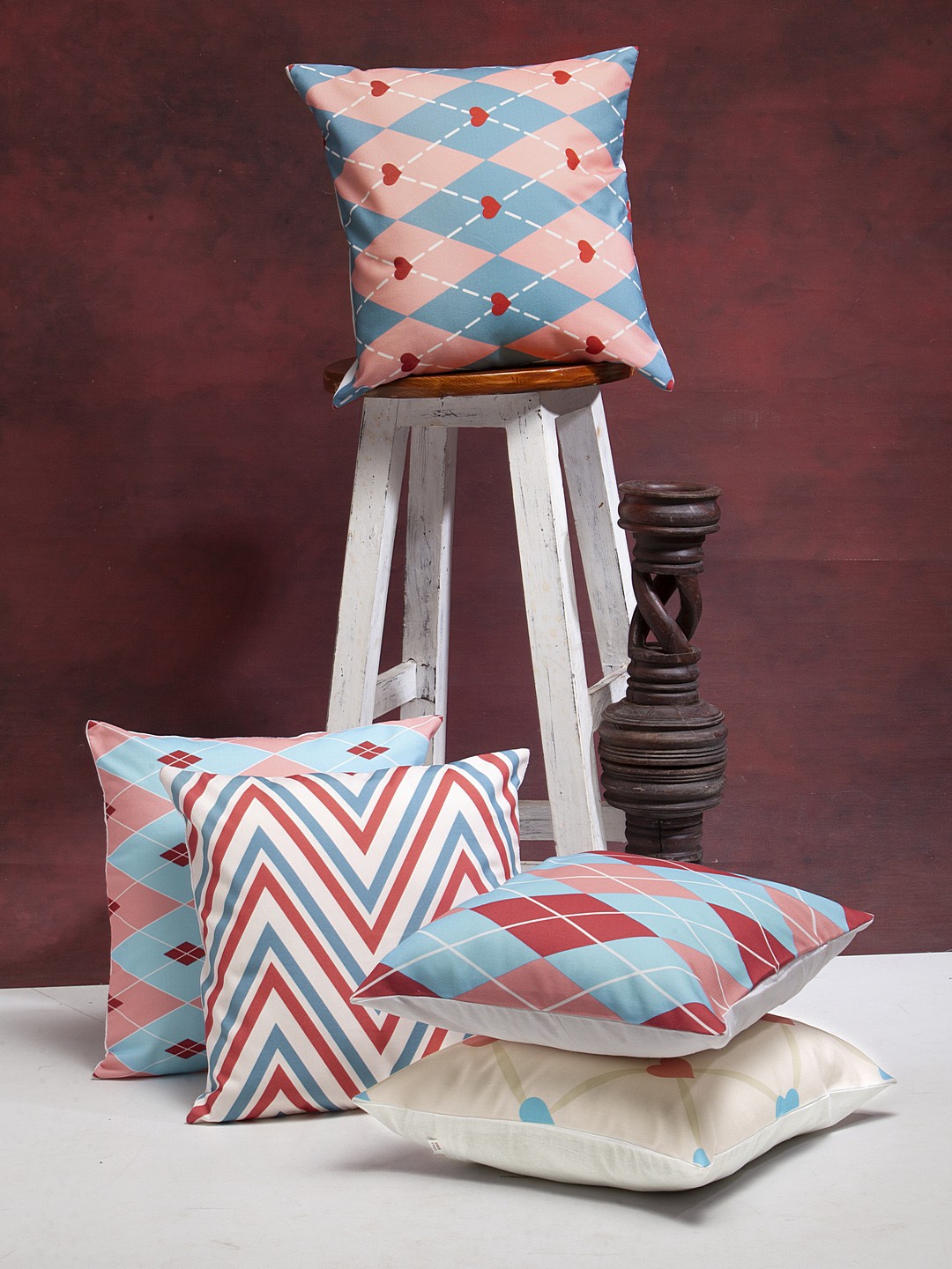

Alina decor Pink & Blue Set of 5 Geometric Square Cushion Covers