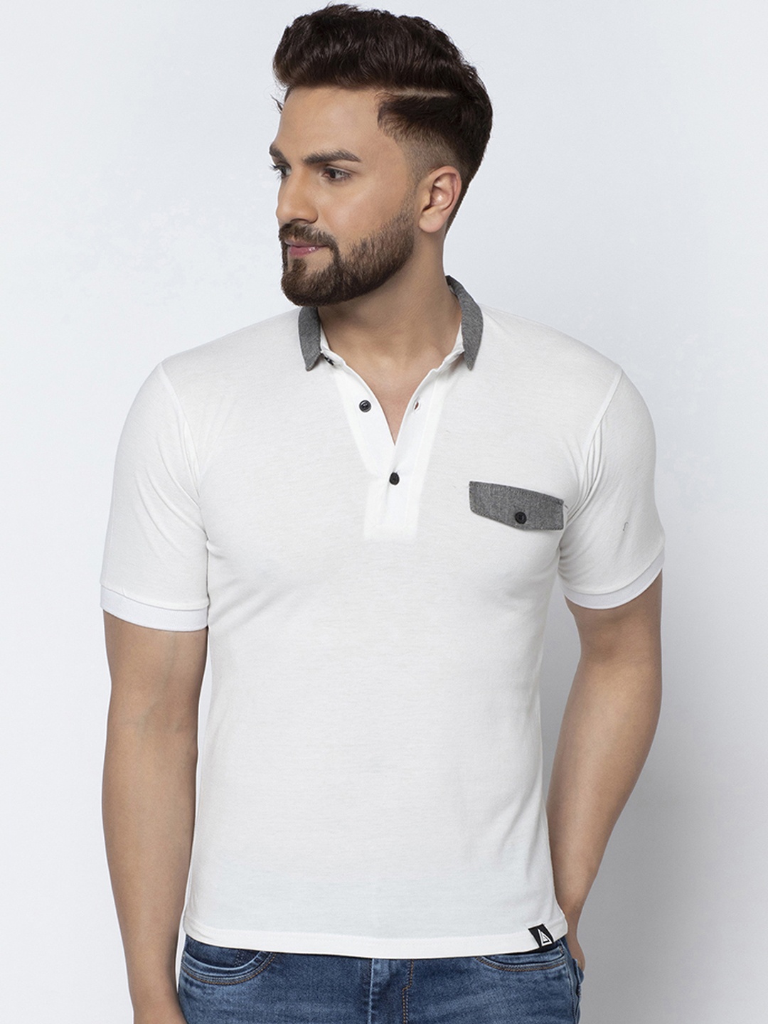Aesthetic Bodies Men White Solid Polo Collar T-shirt