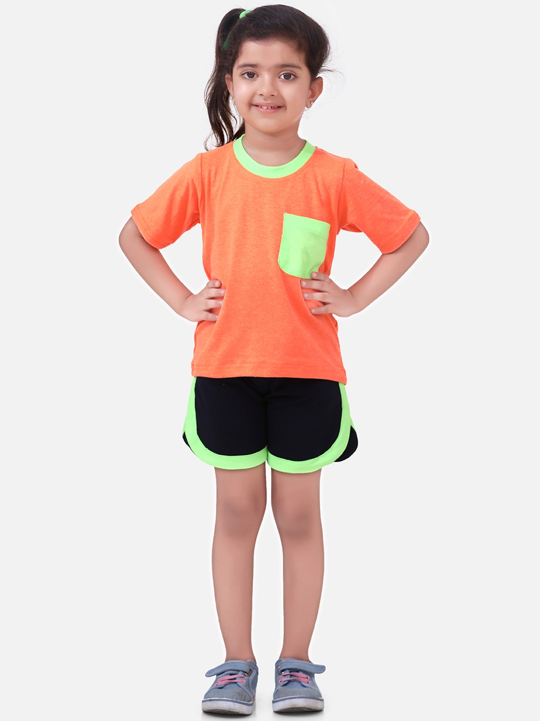 

LilPicks Girls Orange & Black Colourblocked T-shirt with Shorts