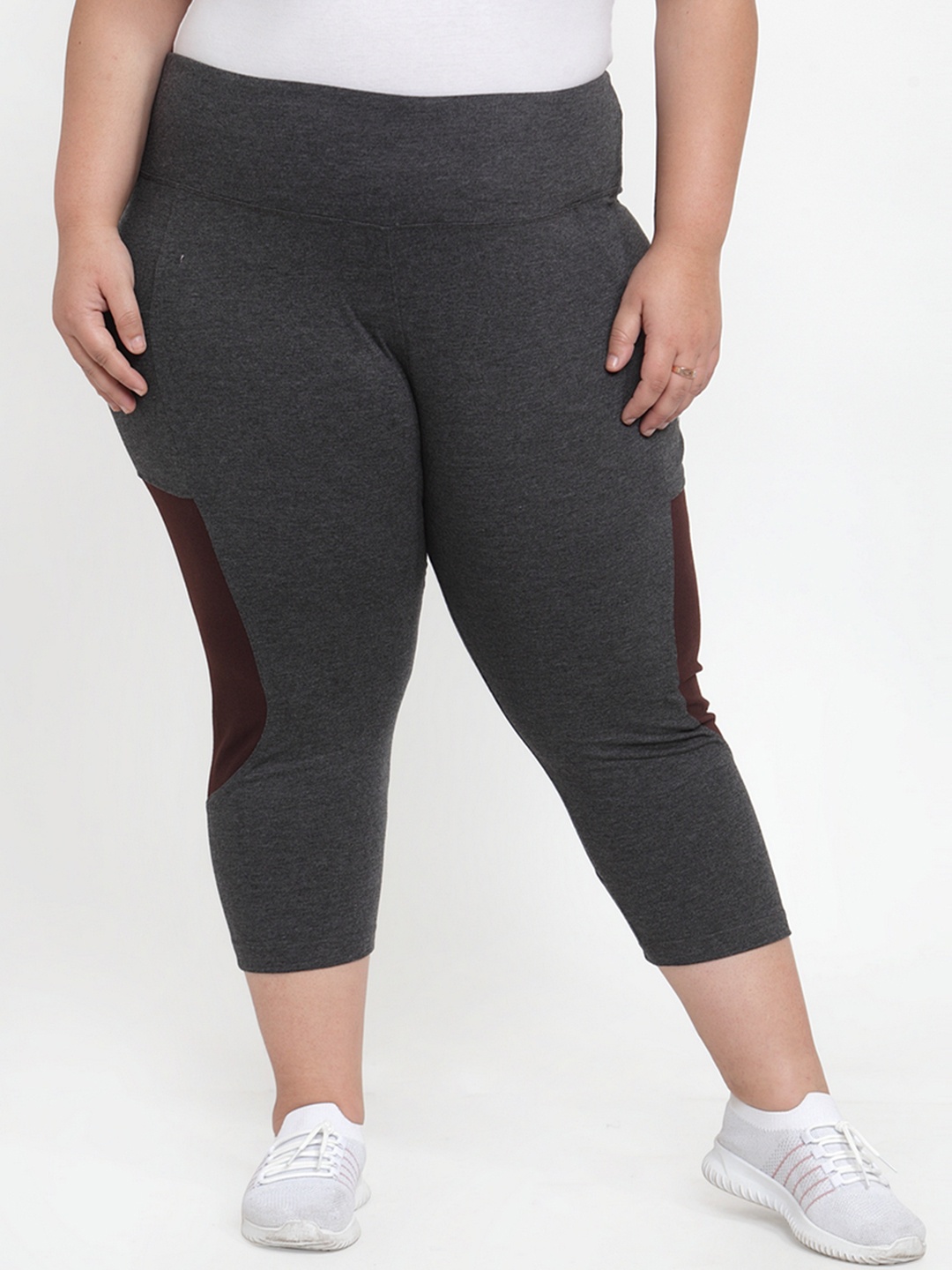 

plusS Women Grey Solid Regular Fit Capris