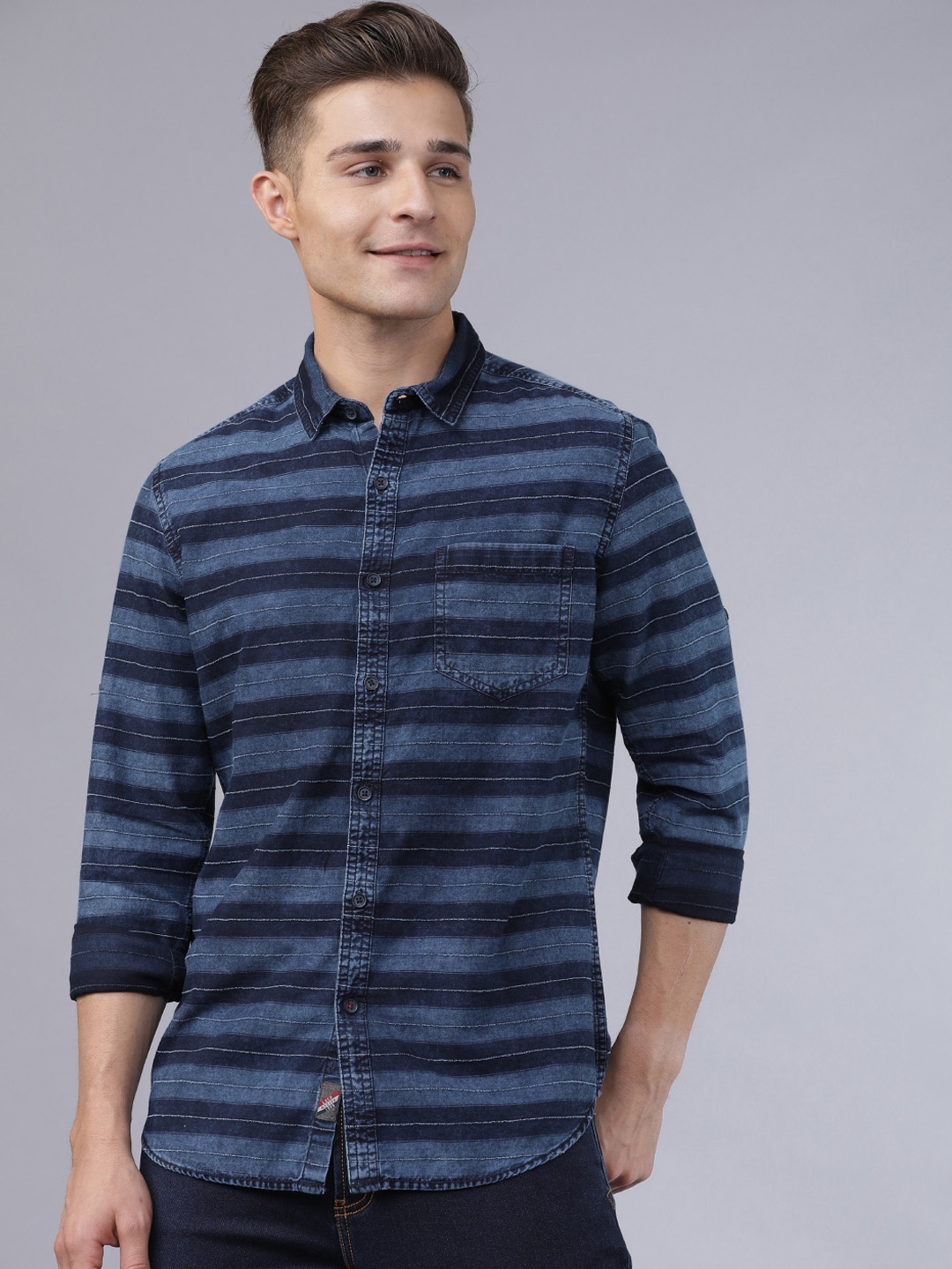 

LOCOMOTIVE Men Blue Slim Fit Striped Casual Shirt