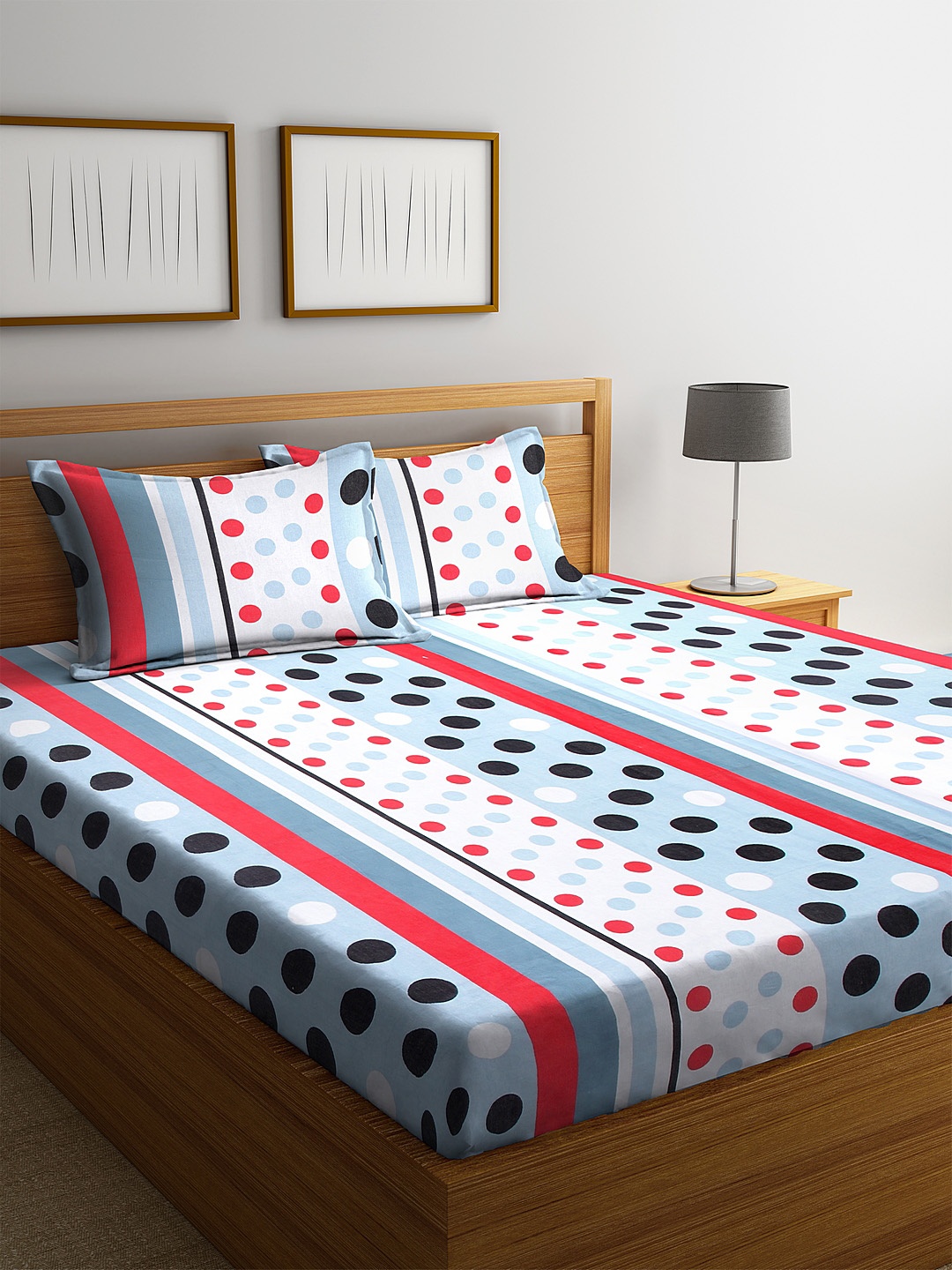 

HOSTA HOMES White & Red Geometric 260 TC Cotton 1 Queen Bedsheet with 2 Pillow Covers