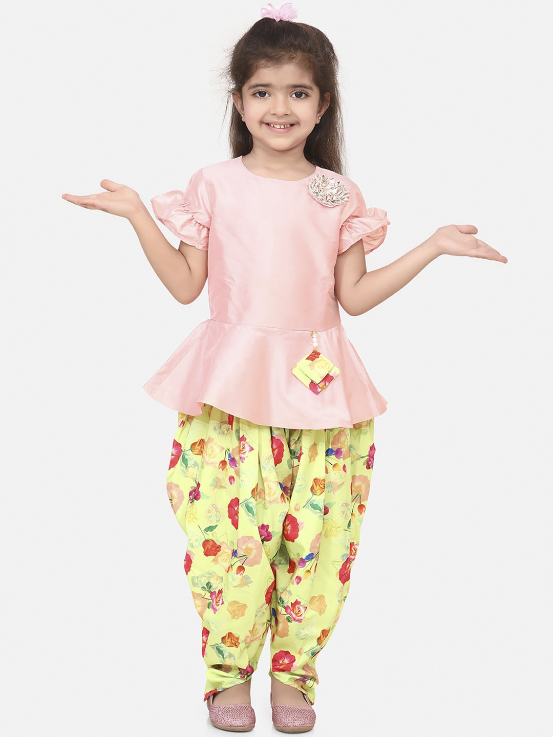 

LilPicks Girls Pink & Lime Green Solid Top with Dhoti Pants