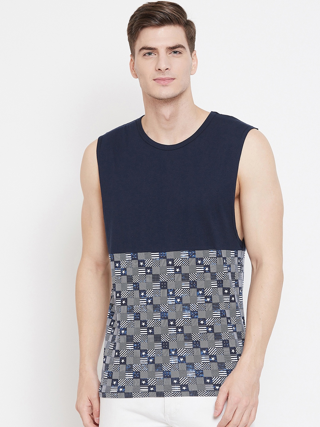 

Hypernation Men Navy Blue & Black Printed Round Neck T-shirt