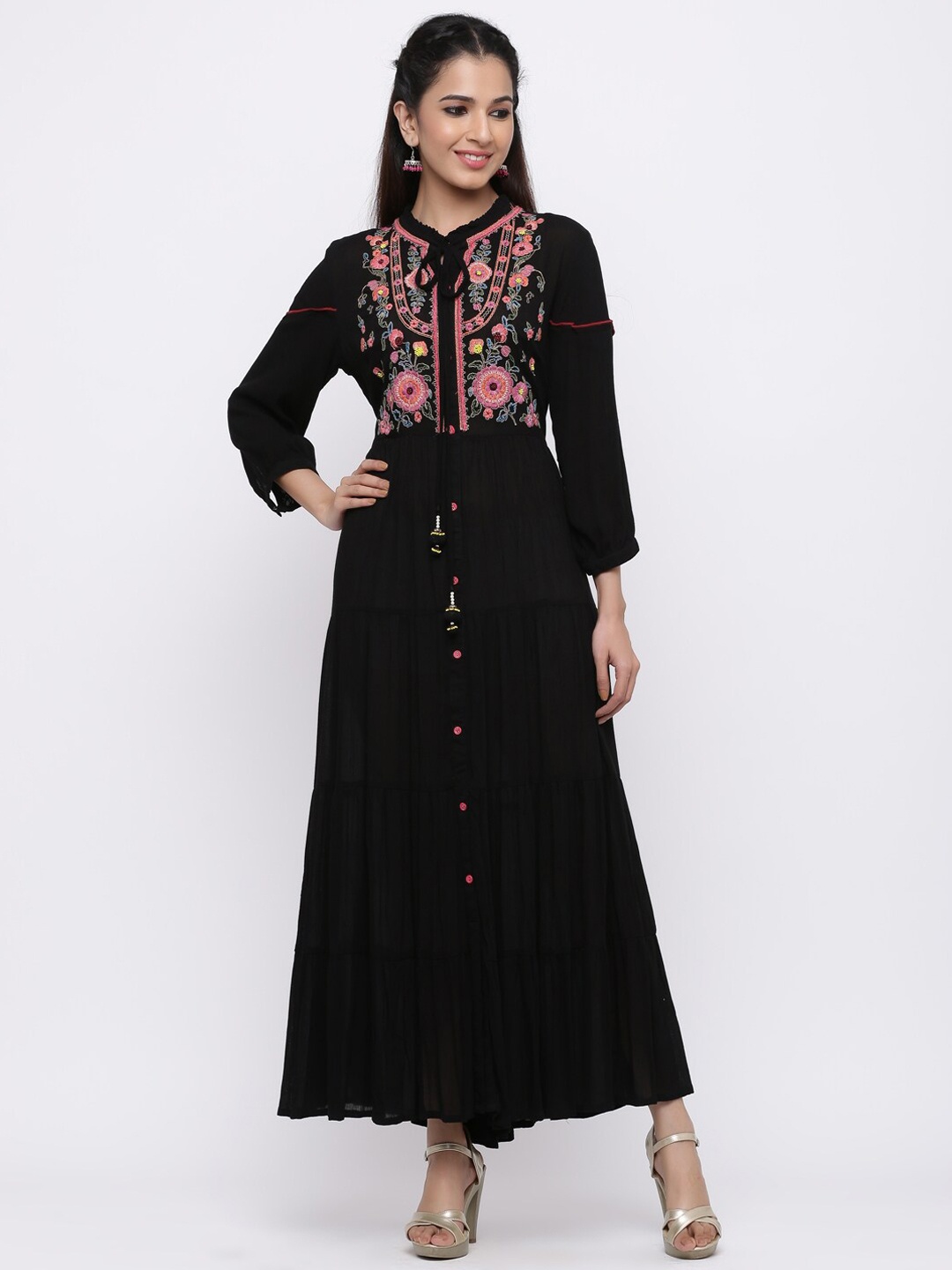 

Juniper Women Black Solid Maxi Dress