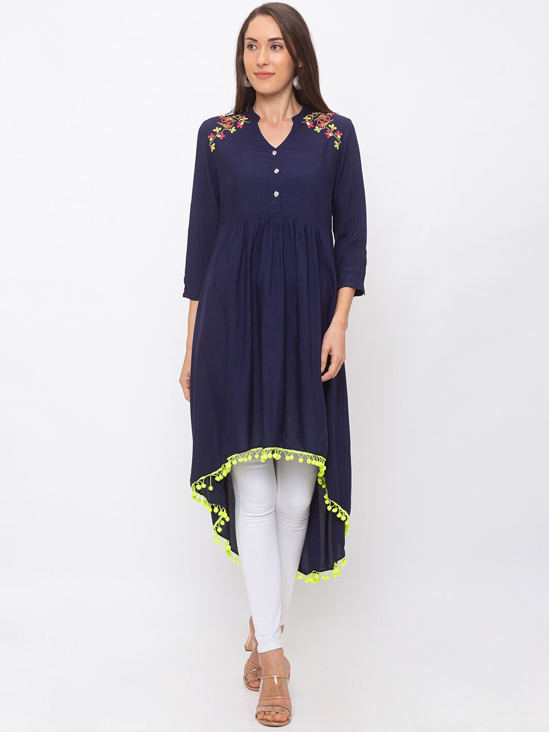 

Globus Women Blue Solid Embroidered Tunic, Navy blue