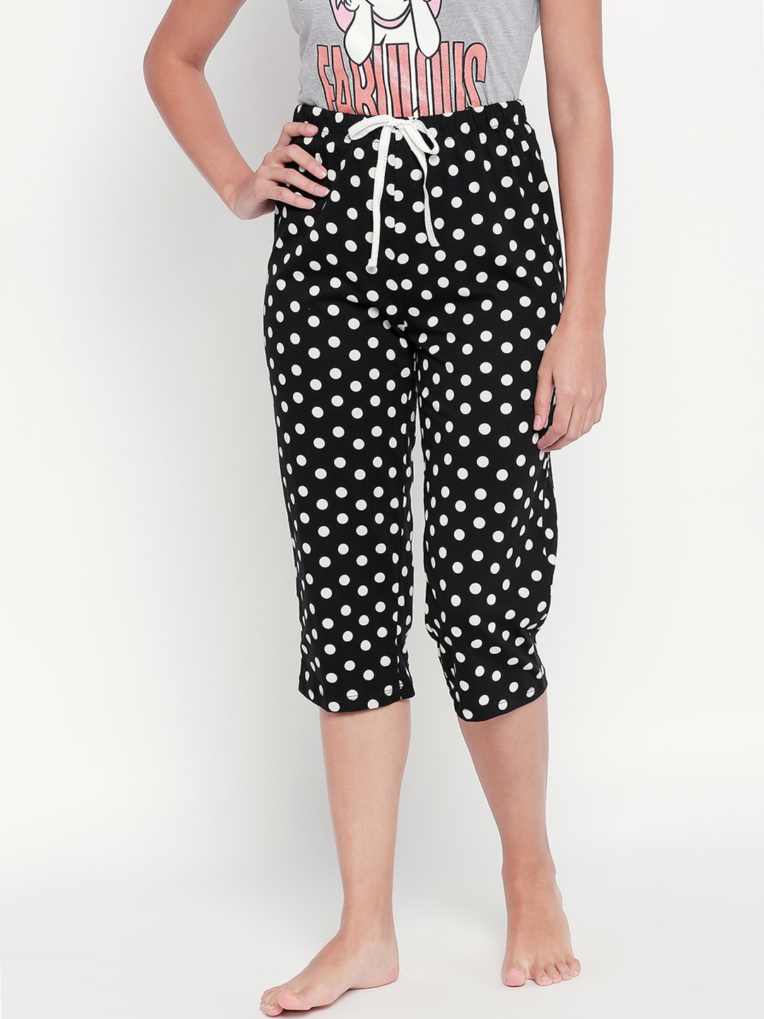 

Dreamz by Pantaloons Women Black & White Printed Slim-Fit Lounge Capris