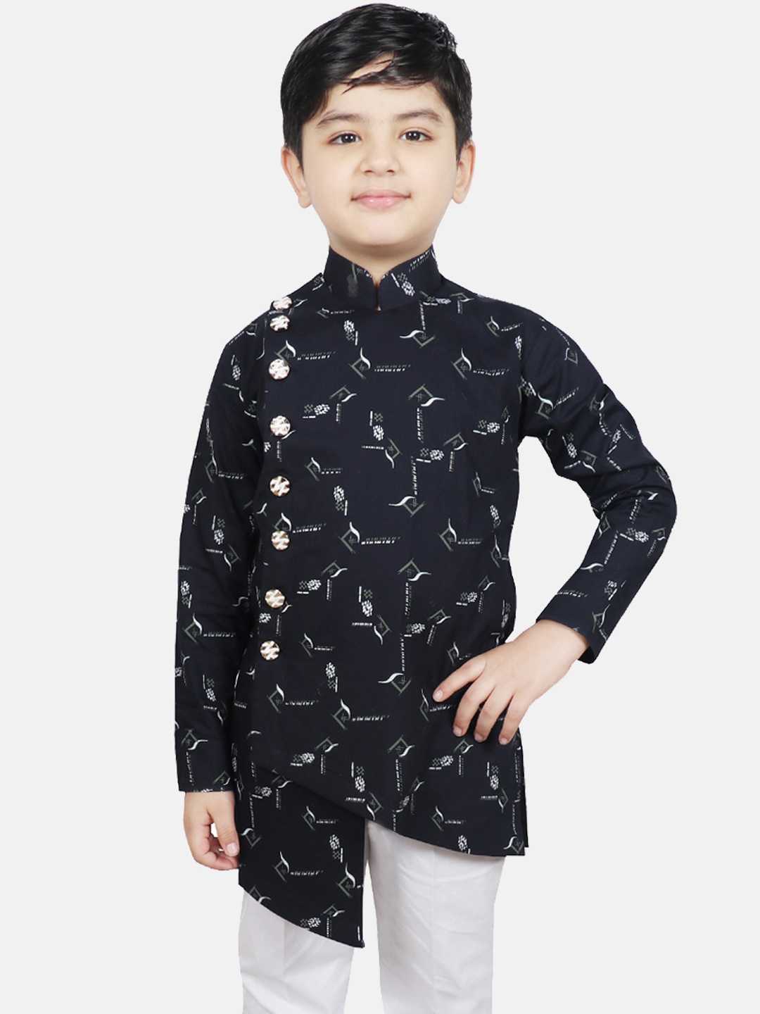 

SG YUVRAJ Boys Navy Blue & White Printed Angrakha Kurta