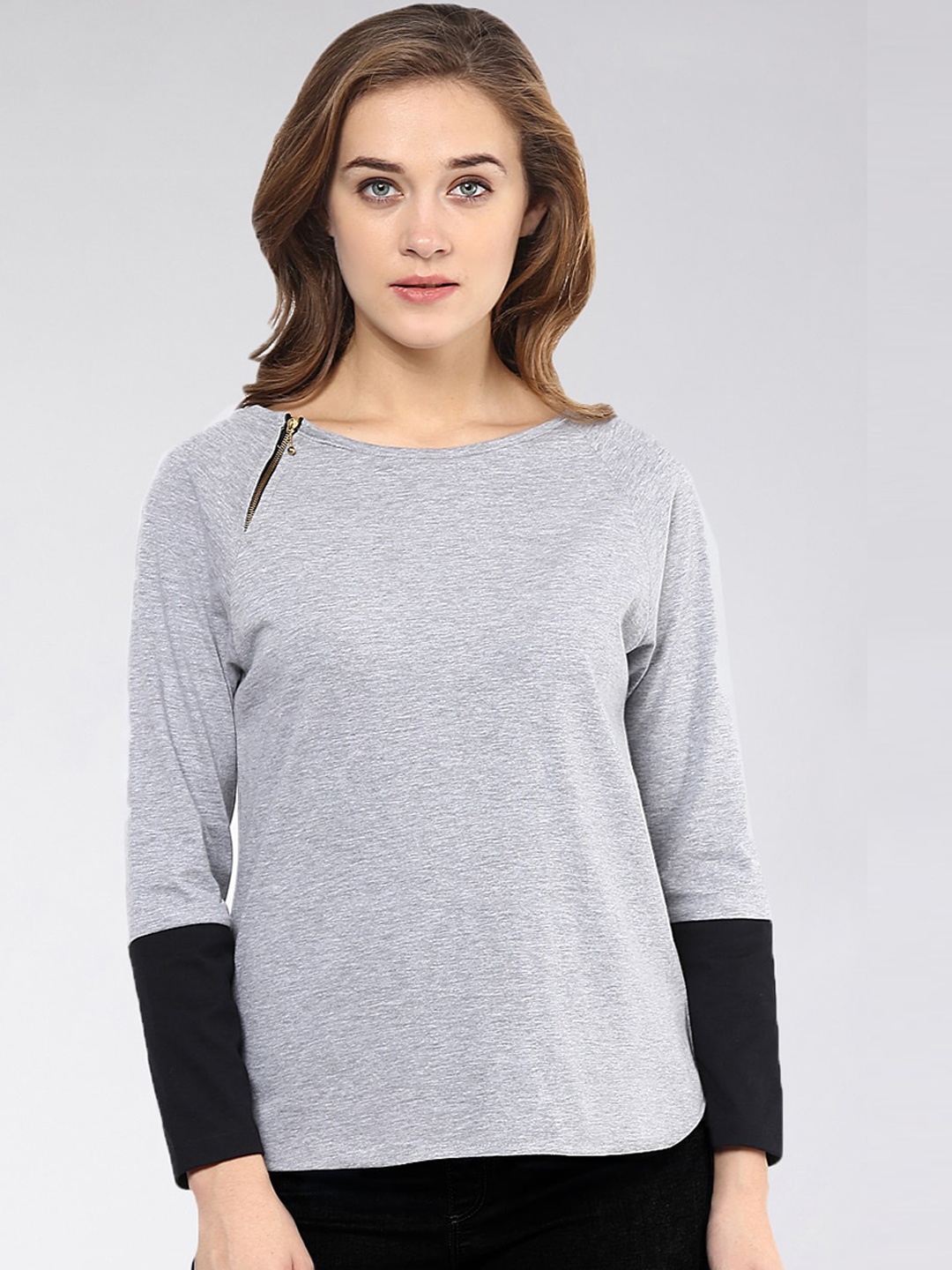 

Miss Chase Women Grey & Black Solid Round Neck T-shirt