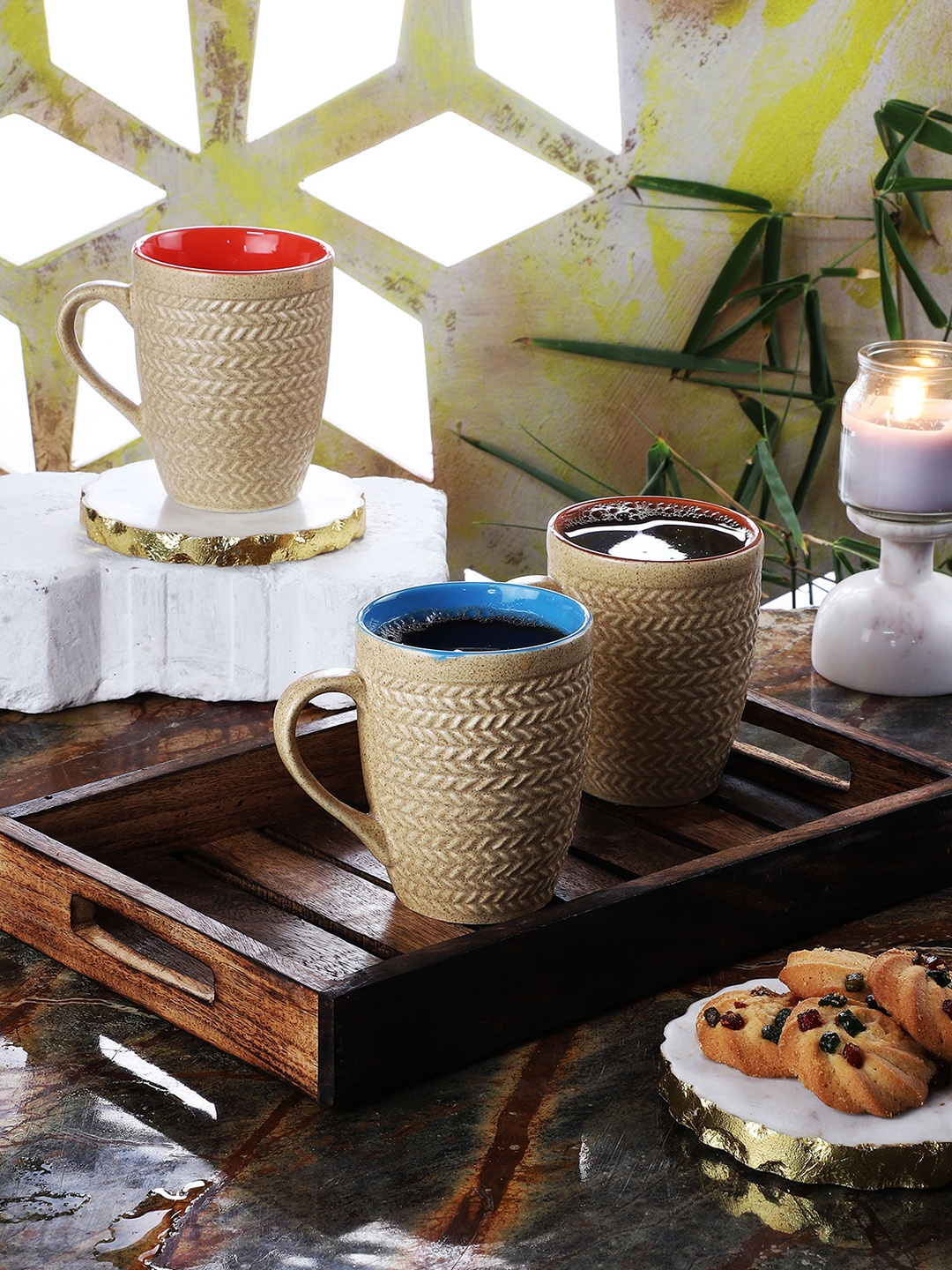 

CDI Unisex Set Of 6 Gold-Coloured Tyre Print Tea Coffee Mugs With Brown Wooden Tray