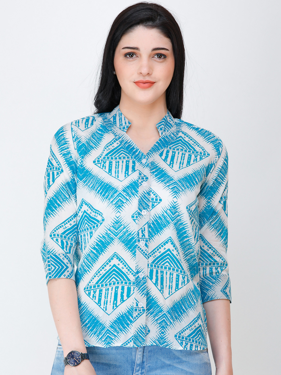 

SCORPIUS Women Blue & White Regular Fit Printed Casual Shirt