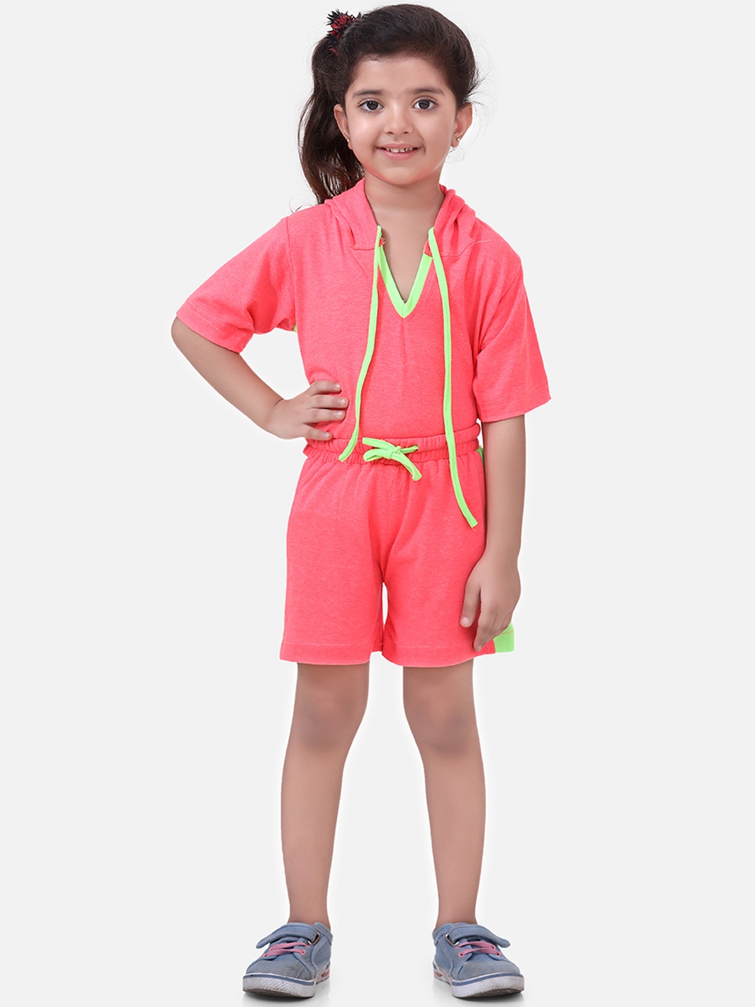 

LilPicks Girls Pink Solid Hoody T-shirt with Shorts